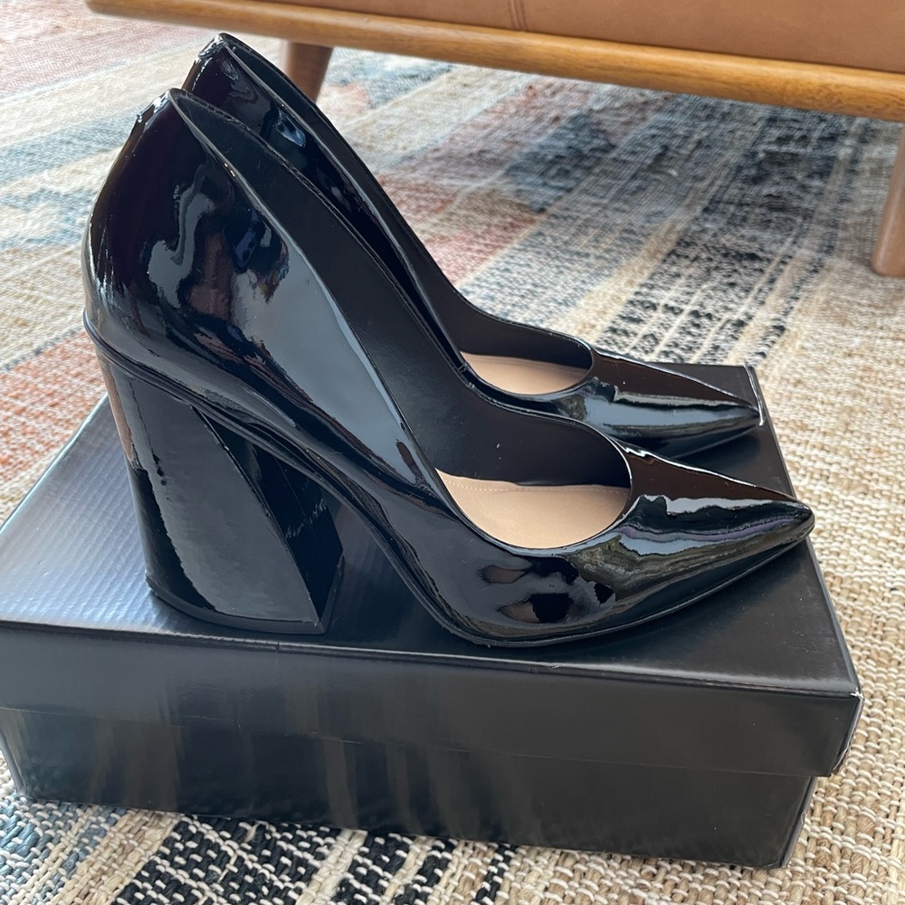 Saks Fifth Avenue Black Patent chunky high heel pumps